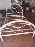 Cama em ferro, lacada a branco