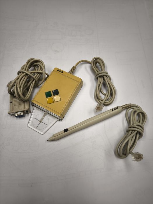 Mesa Digitalizadora GTCO Sketch Master.