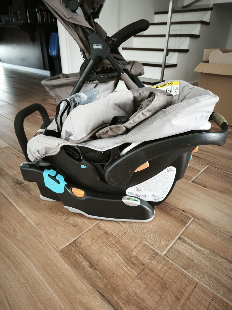Cadeira Chico com ovo e isofix