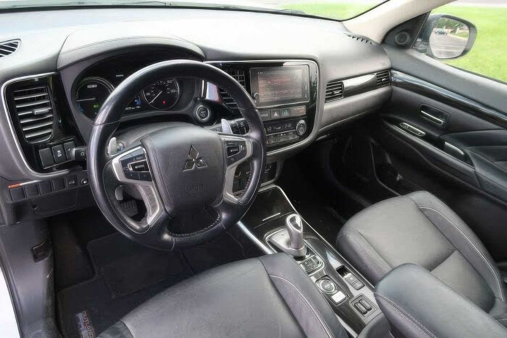 Mitsubishi Outlander Hybrid Plug-in SEL      2018