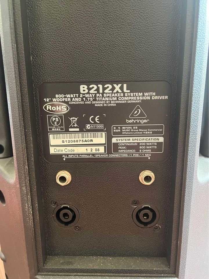 Colunas Behringer B212XL 800 Wats