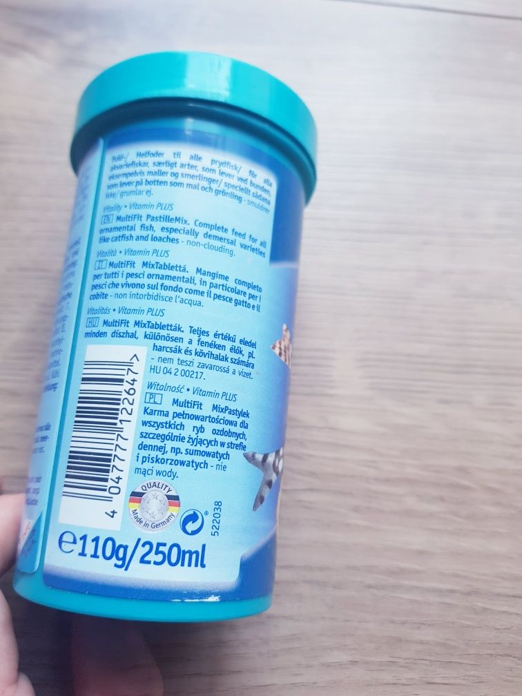 Karma dla wszystkich ryb ozdobnych Multi Fit  110g / 250ml