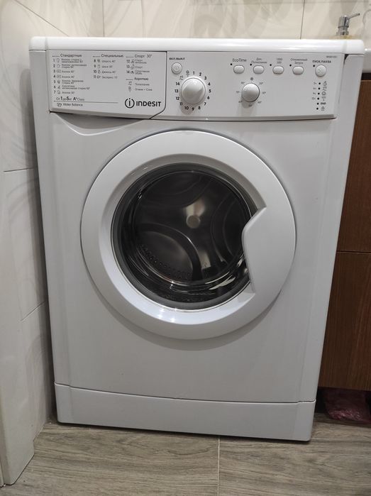 Пральна машина Indesit IWSB51051.