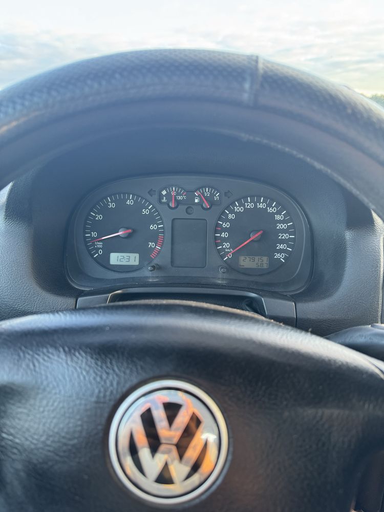 Volkswagen Golf 4 1.6 бензин 2001 рік