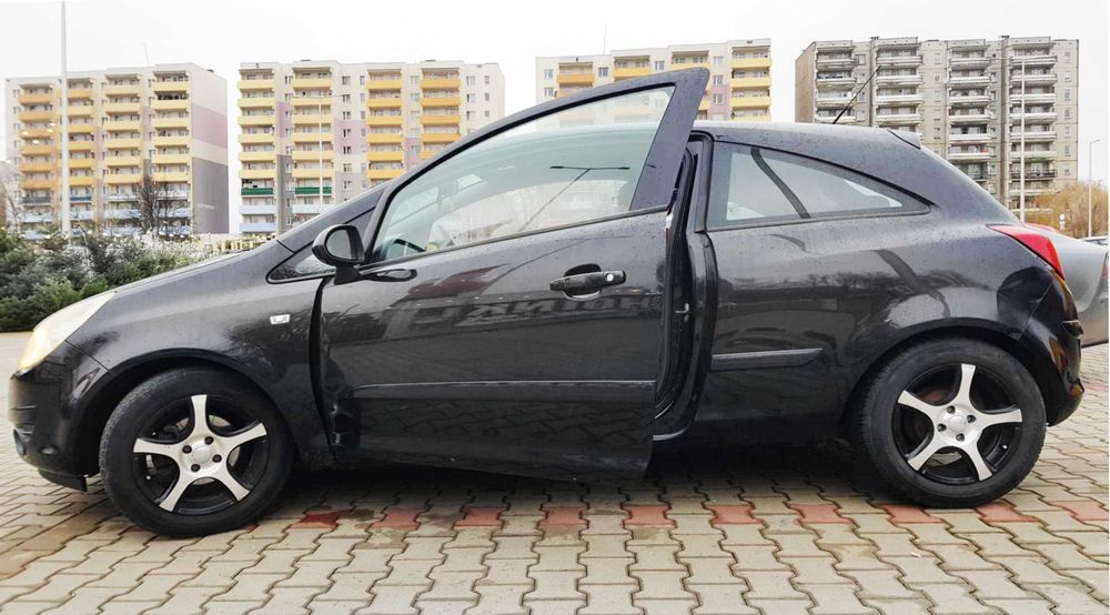 Opel Corsa D  1.0 benzyna  Kilma  5 os.