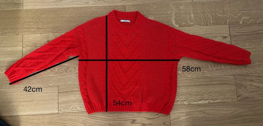 Czarne spodnie, Zara + Sweterek czerwony wpadający w pomarańczowy