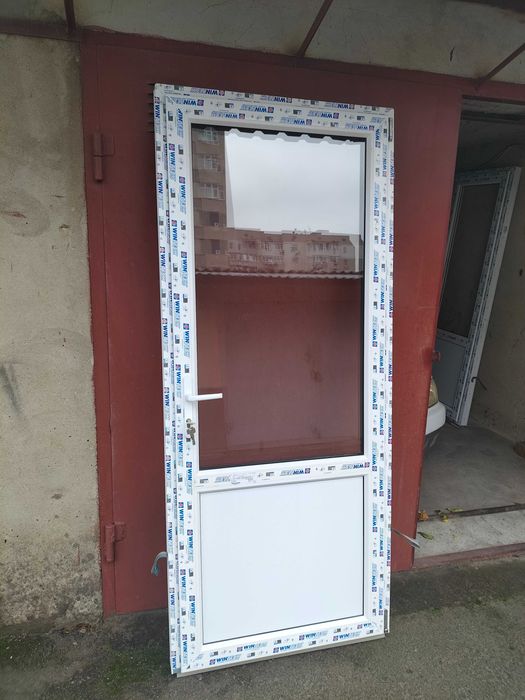 Двери  металлопластик новые