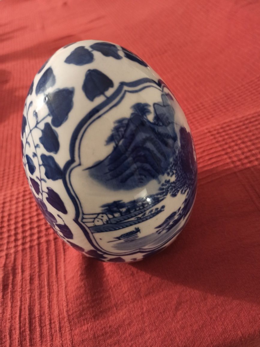 Porcelanowe Jajo dekoracyjne biało niebieskie