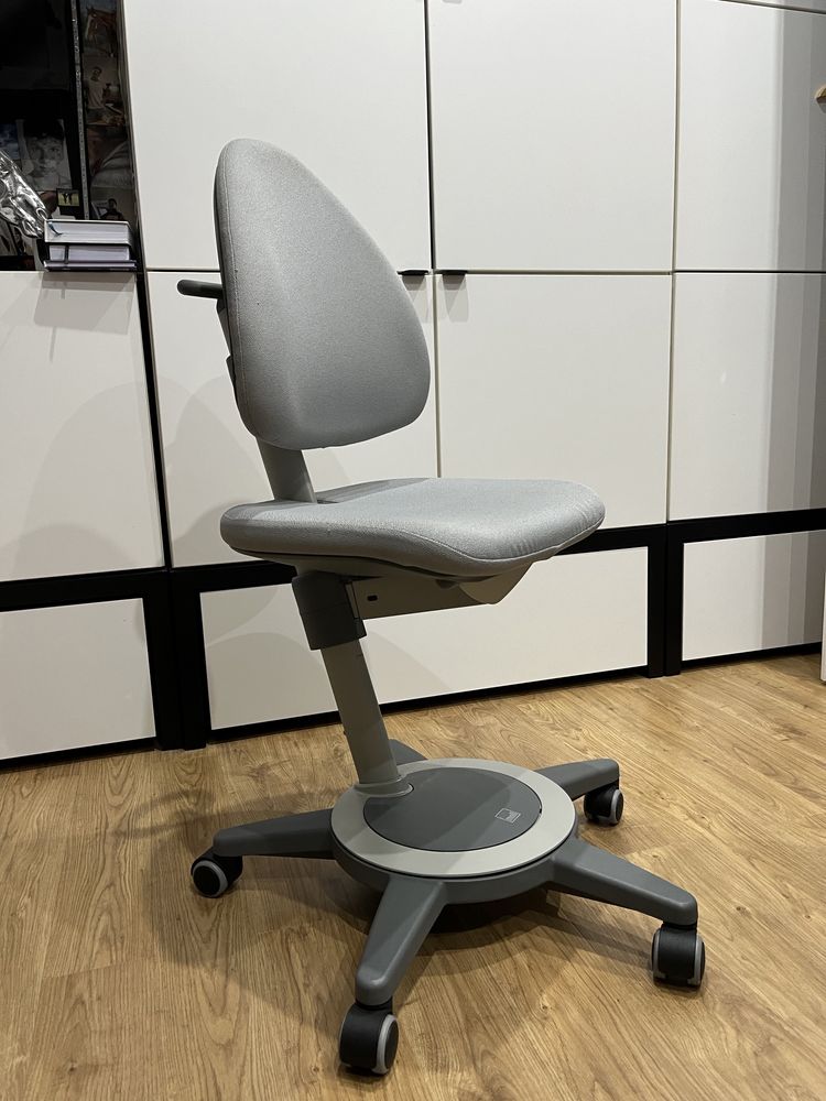 Fotel/krzesło MAXIMO firmy MOLL do pokoju dziecięcego