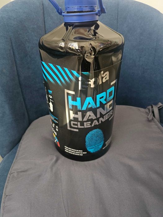 Profesjonalna pasta w plynie do rąk