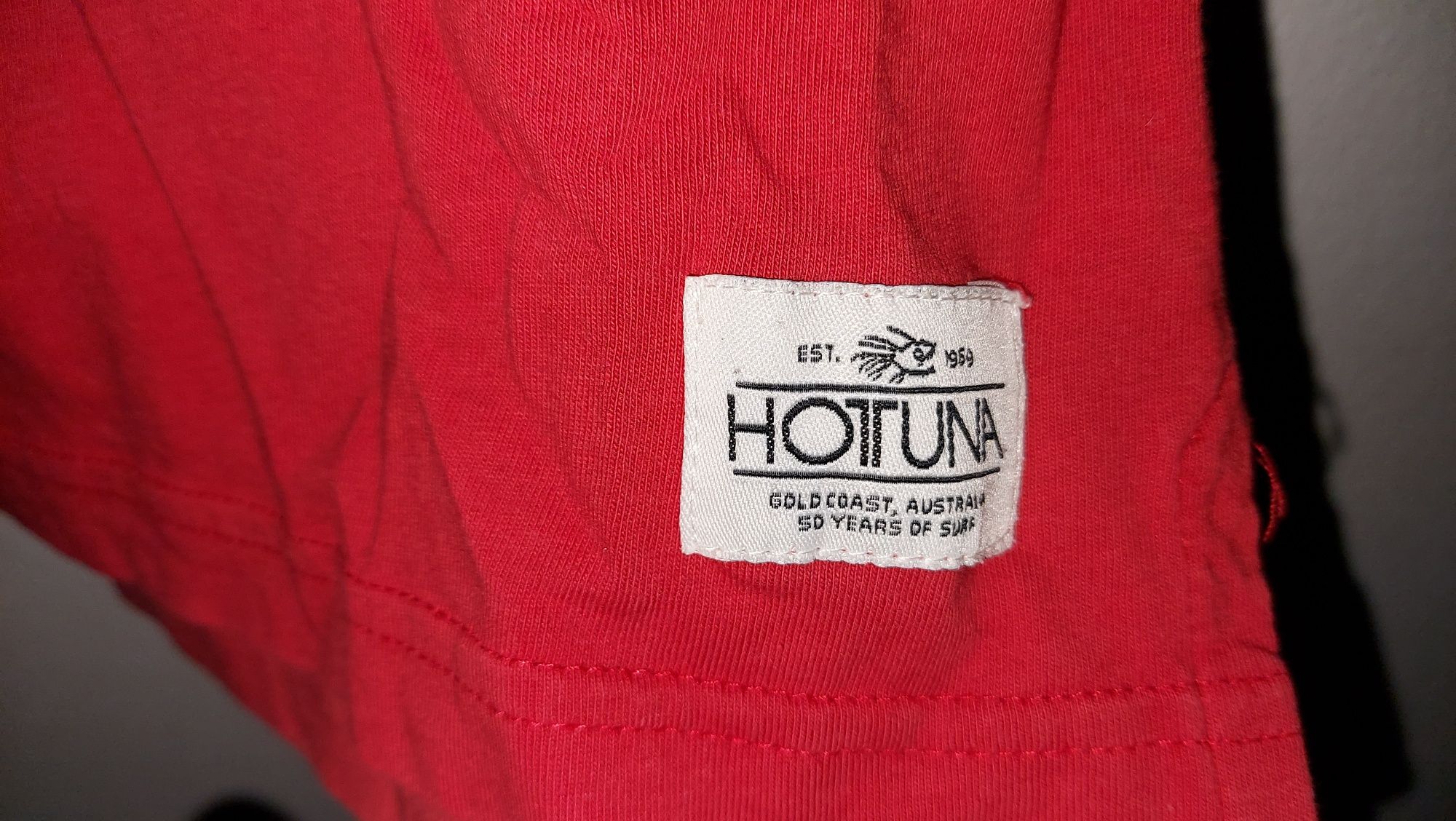 16€ Lote 2 t-shirts HOT TUNA  7/8anos
