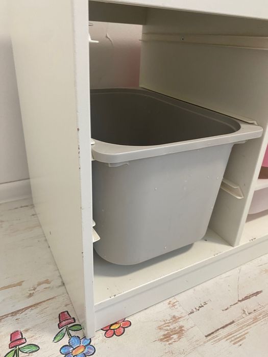 Ikea Trofast biały regał dziecięcy, pudełka kolorowe