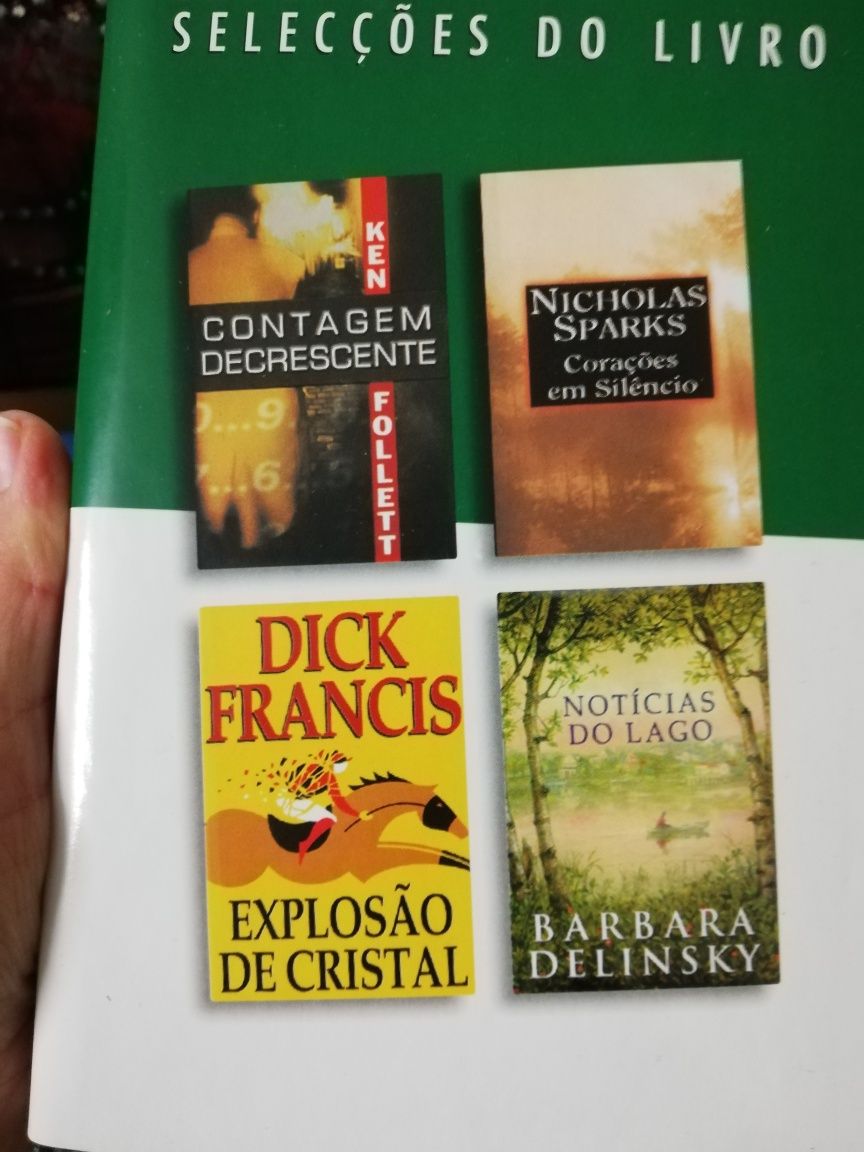 Livros variados.