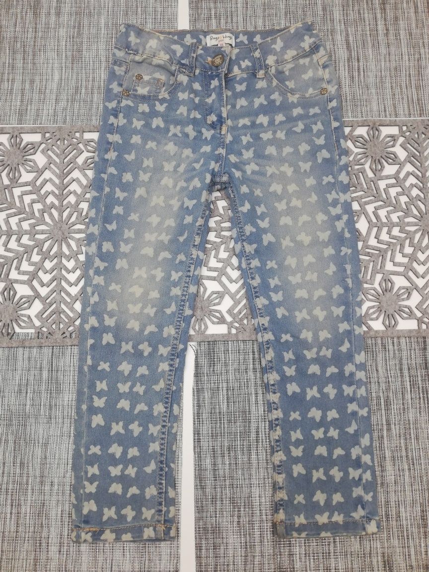 Spodnie jeans w motylki r. 116-122