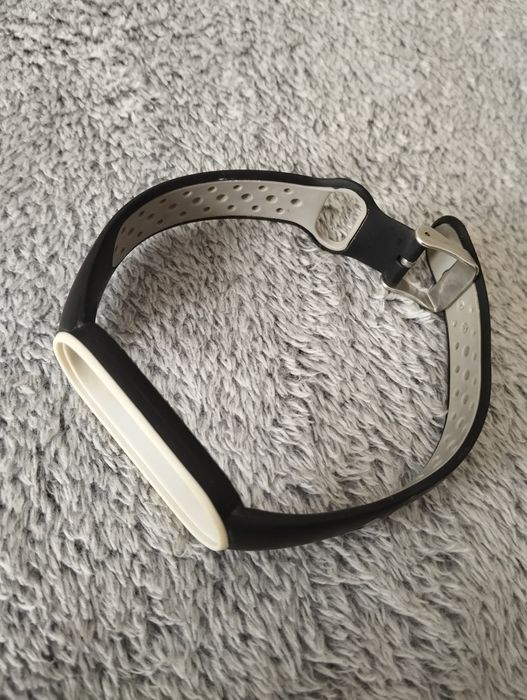 Xiaomi Smart Band 7 – робочий, недорого.