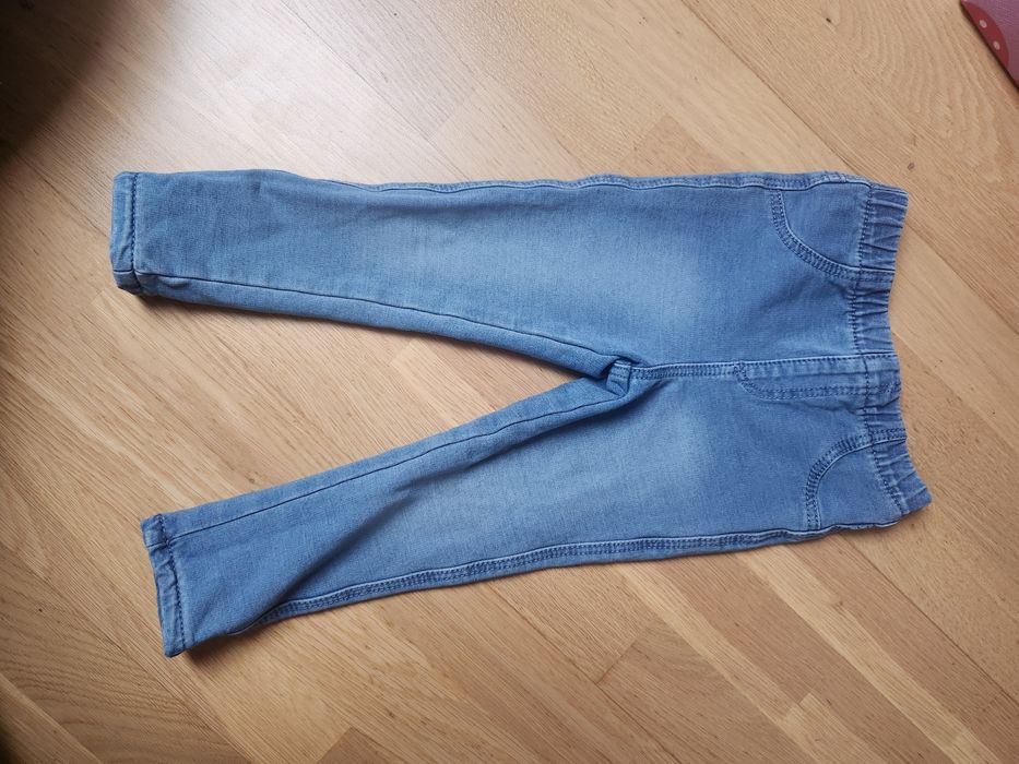 Treginsy jeansy dziewczynka 92
