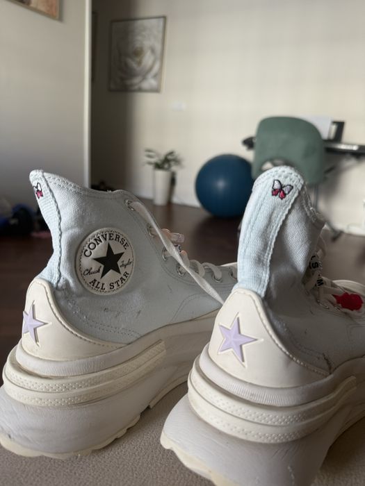 Converse sapatos azuis em sola alta