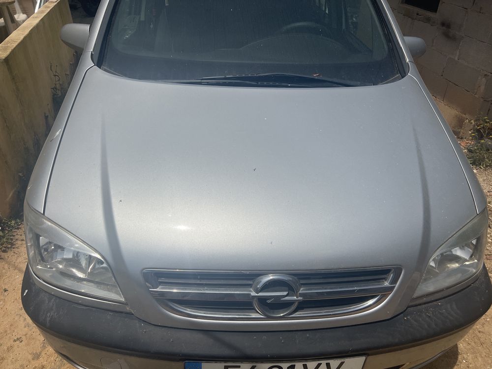 Vende se audi a3 1.6 tdi muito bem + opel zafira 1.6 gasolina 2004
