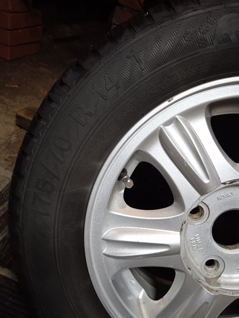 Продам колёса в сборе Gislaved Evro frost 5 175/70/14r зима