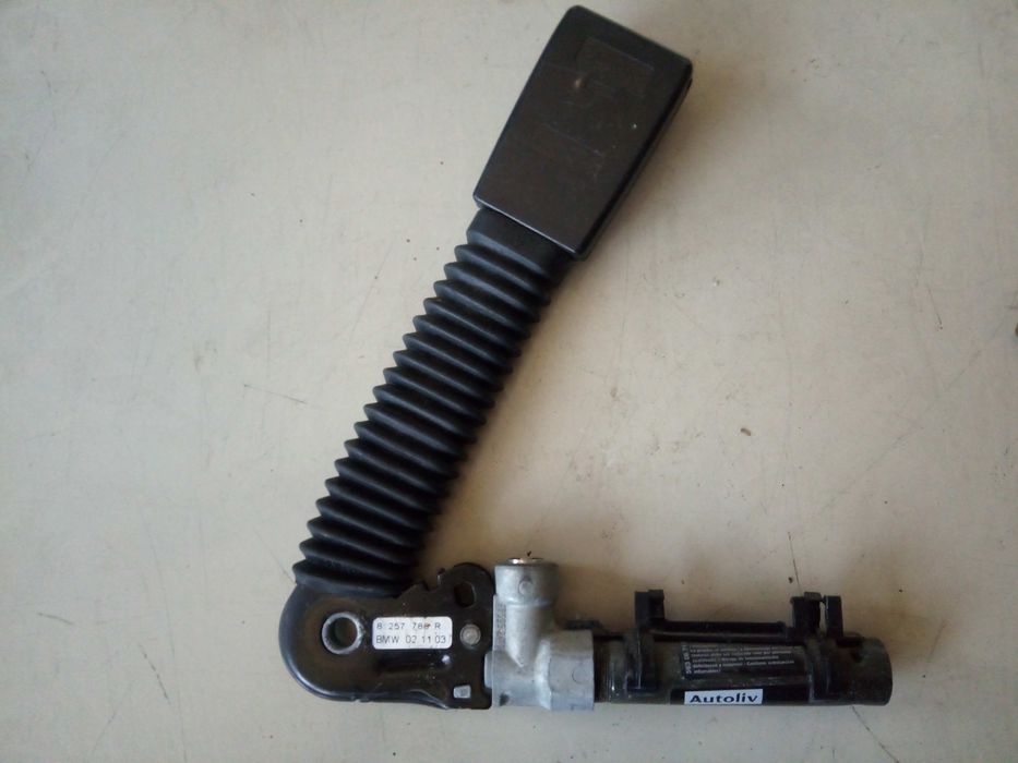 Encaixe de cinto frente direito BMW 3 (E46)