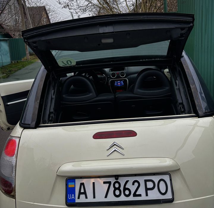 Продам автомобіль який точно привертає увагу на дорозі!