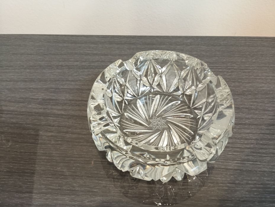 Duża kryształowa popielnica