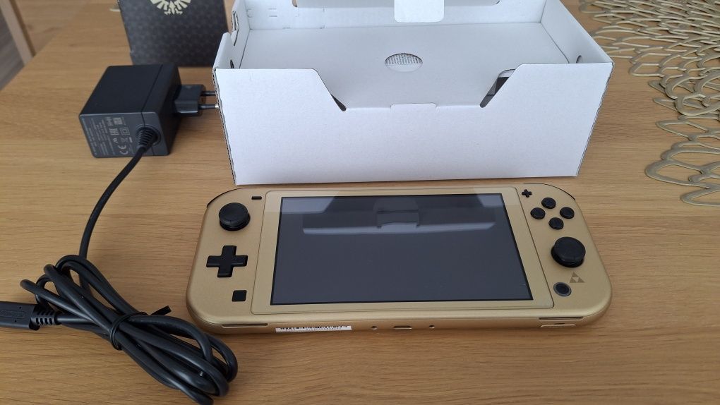 Nintendo Switch Lite Hyrule Edition