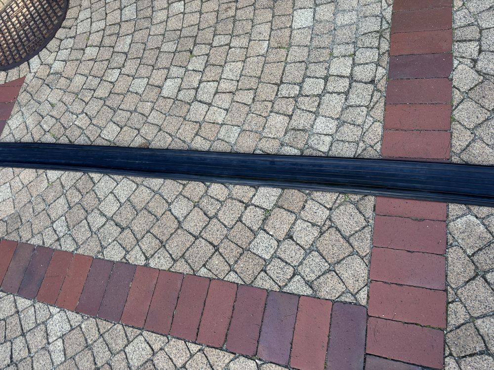 Oryginalna uszczelka gumowa bramy segmentowej Hormann dl. 504 cm