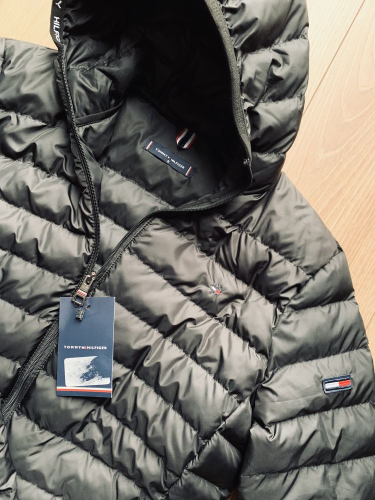 Tomy Hilfiger nowa czarna kurtka r.S