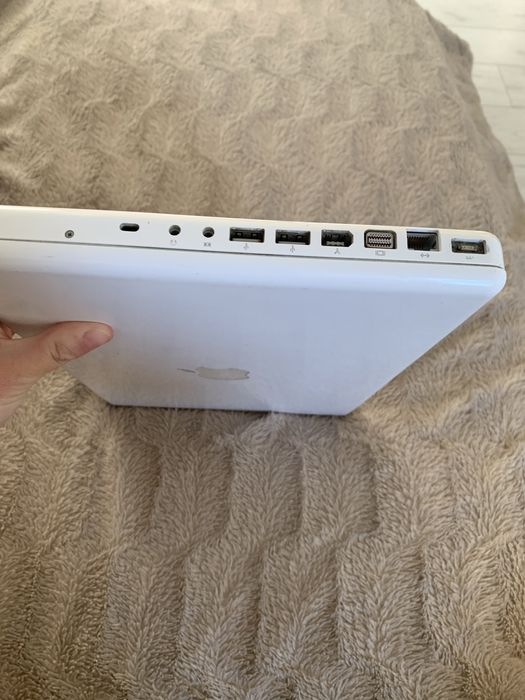 Продам Макбук на запчастини