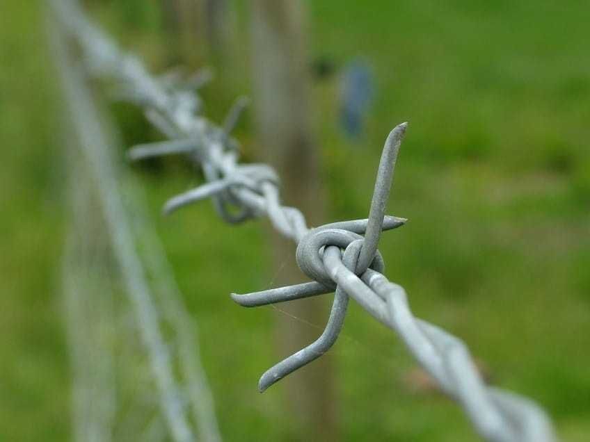 Drut kolczasty dwużyłowy ocynkowany 2,5 mm 90 metrów