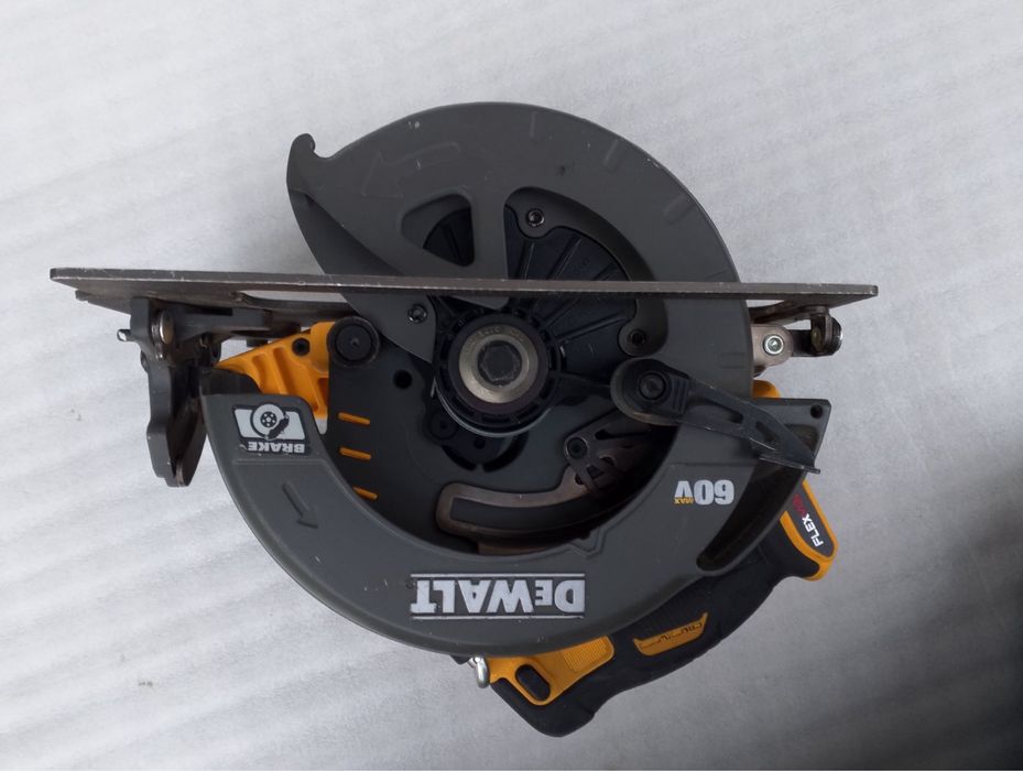 Дискова пила DeWalt DCS575, 60v