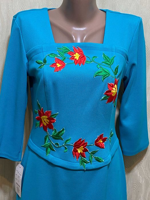 Красива нарядна сукня з вишивкою, р.46