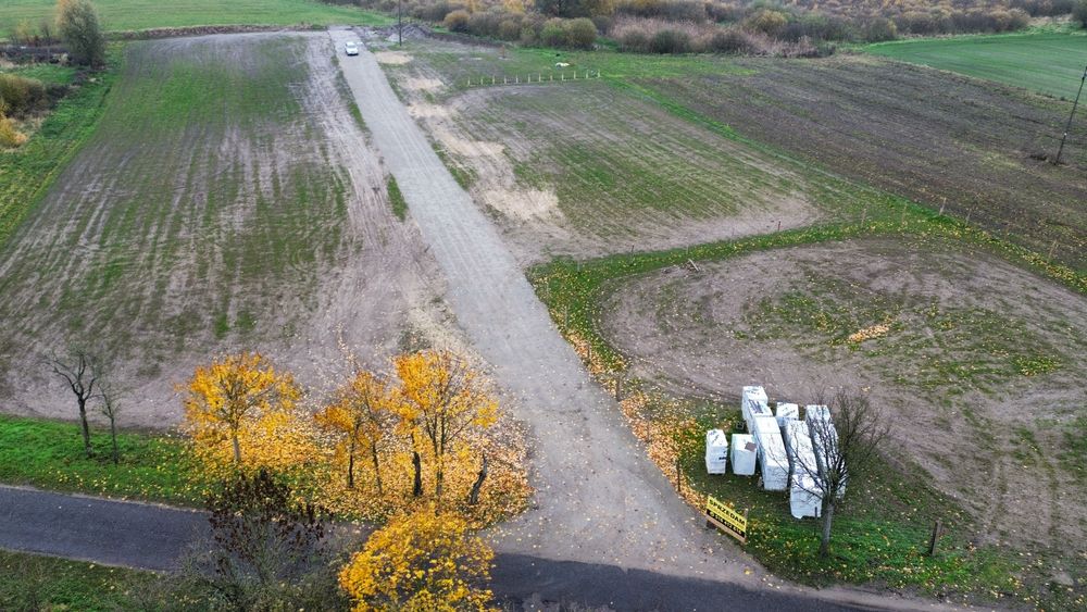Działka budowlana w Trzcinnej – spokojna okolica, dobry dojazd do S3