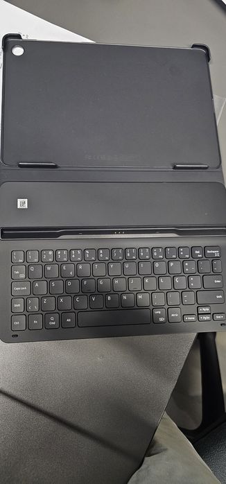 Novo. Capa com teclado para samsung A9+