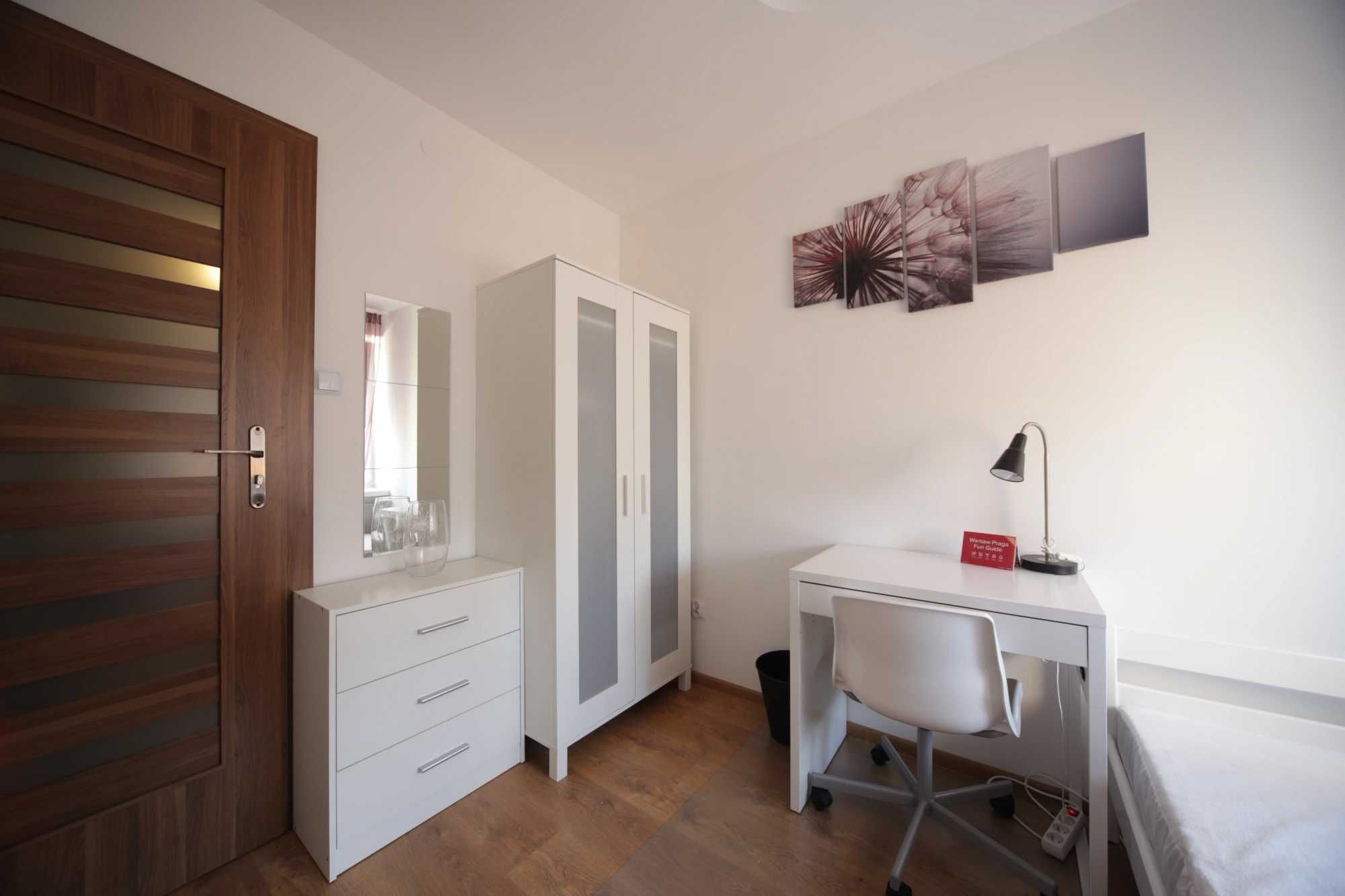 Pokój 1os, Metro Szwedzka / Single room, Metro Station Szwedzka