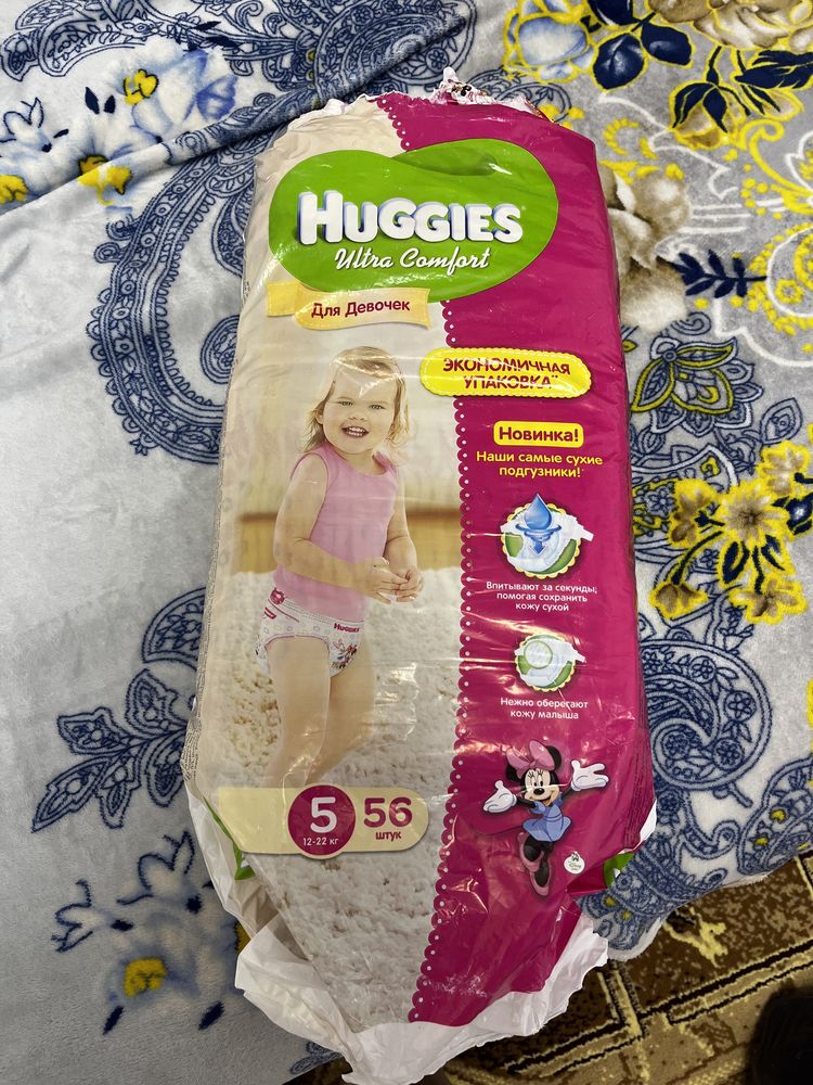 Продам розпечатану пачку памперсів для дівчинки Huggies Ultra comfort