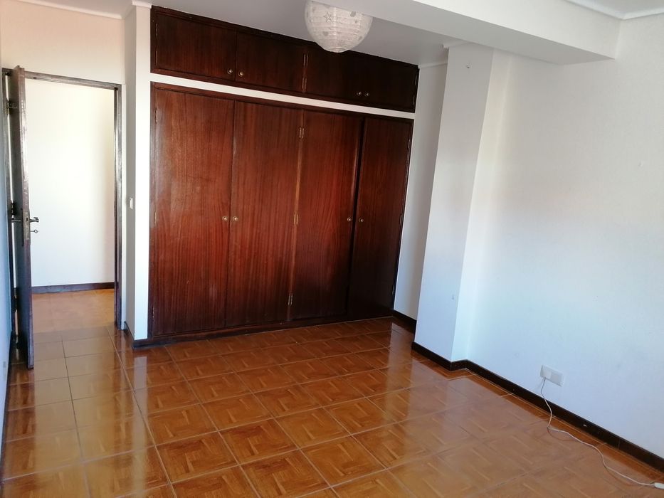 Vende-se Apartamento T 2, num primeiro andar, em Esgueira, Aveiro.