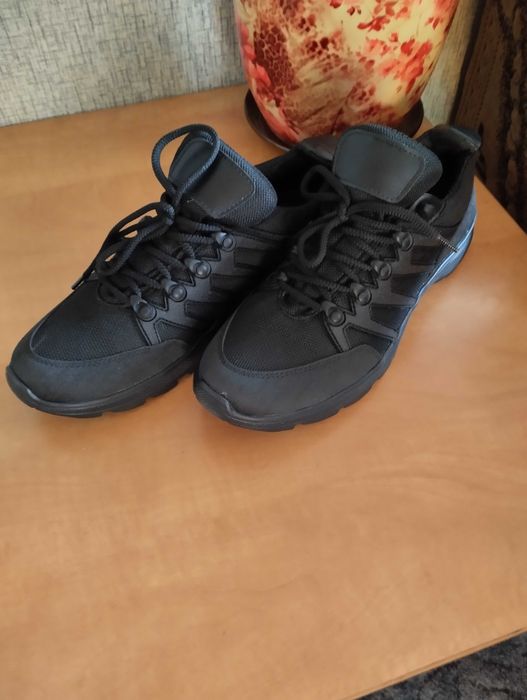 Трекінгові  кросівки  43р.