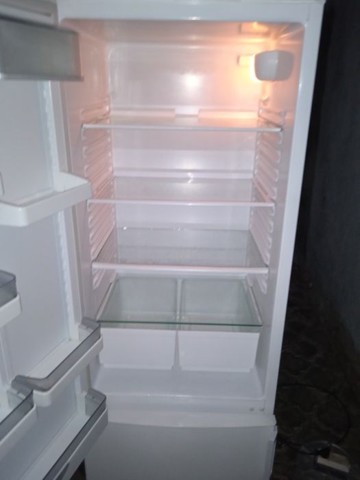 Холодильник двокамерний на продаж