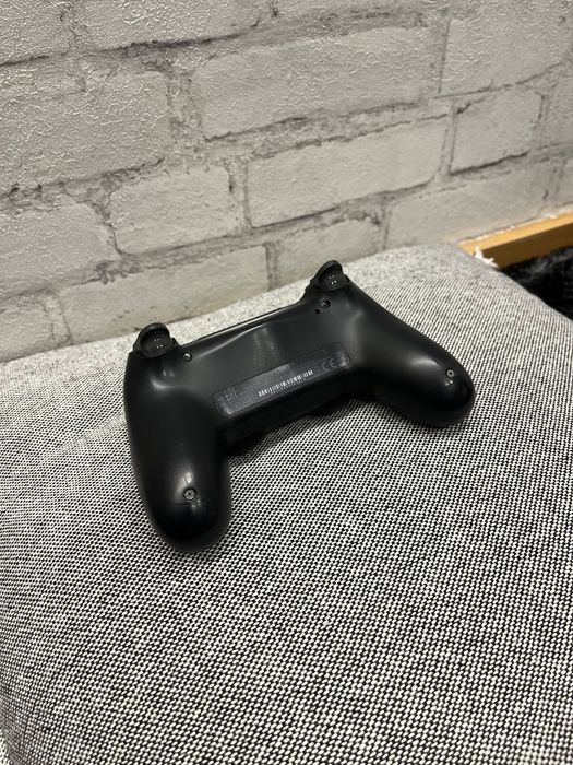 Playstation 4 Preta 860GB, Comando PS4