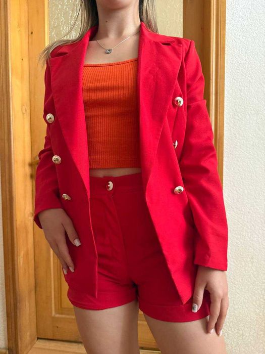 Стильний жіночий костюм -жакет і шорти