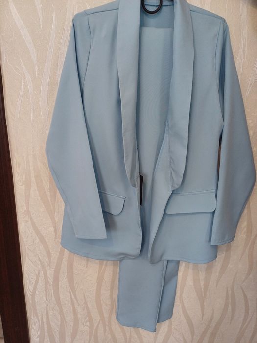 Новий жіночий брючний костюм