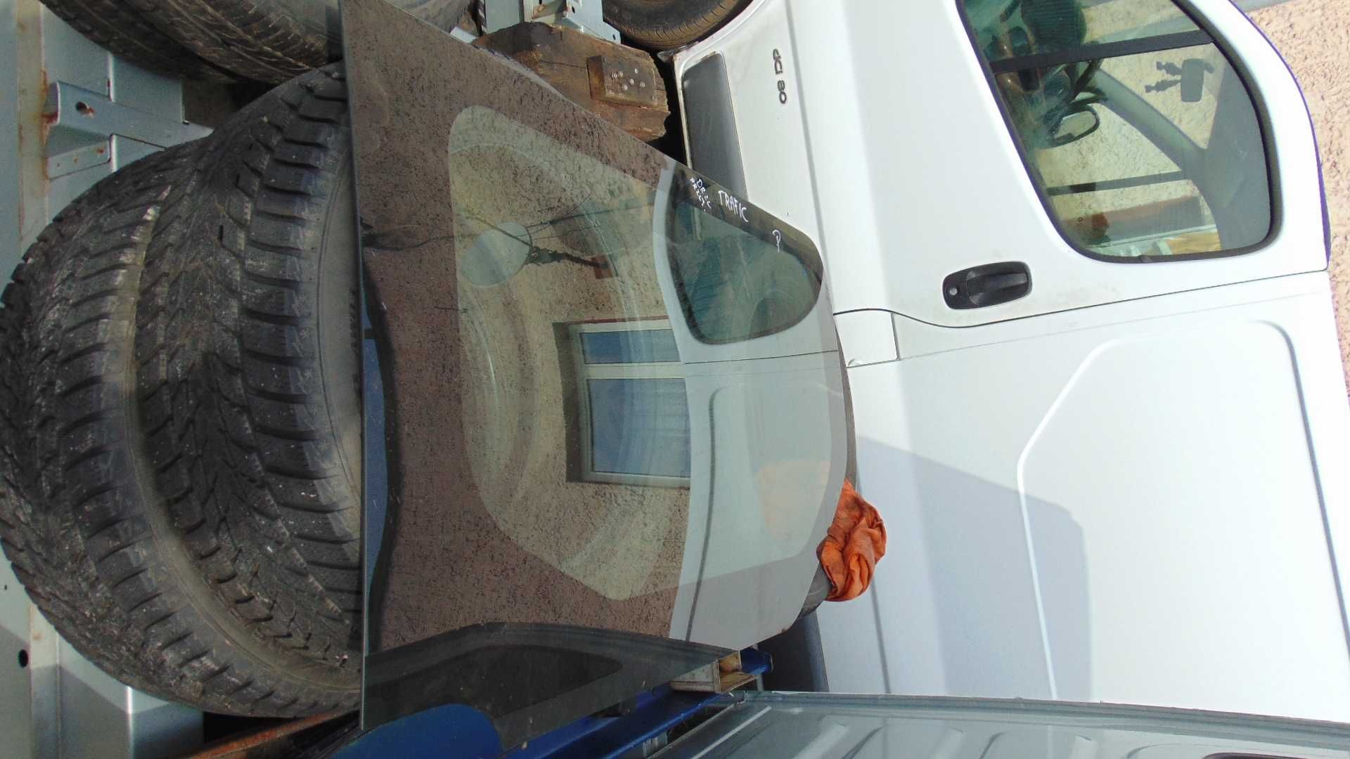 Kwi4 Szyba prawa drzwi suwanych przesuwnych renault trafic II