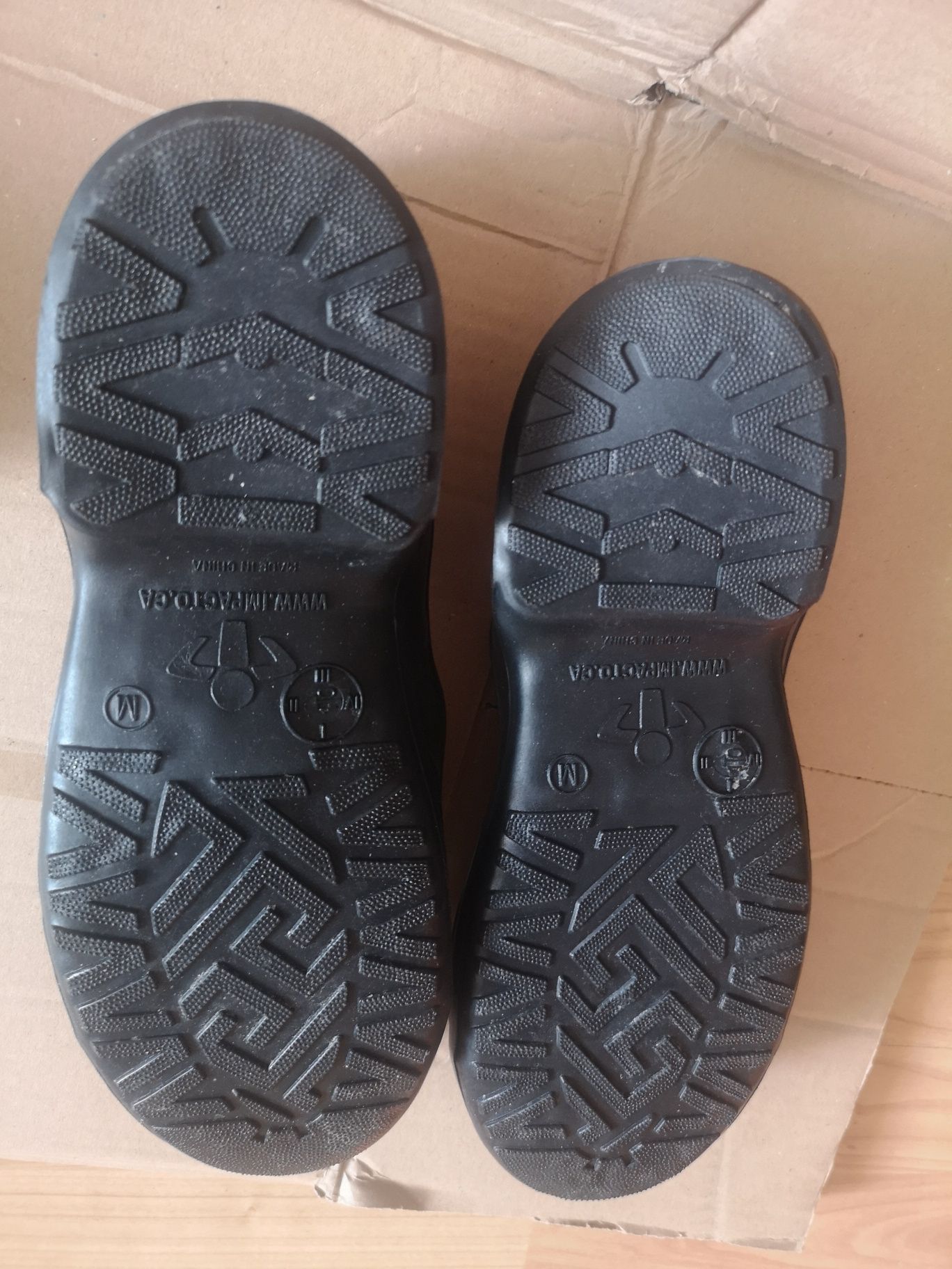 . Nakładki gumowe na buty nr 10M/