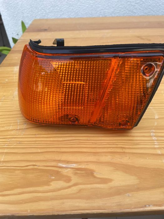 Pisca frontal lado esquerdo Nissan sunny 1987