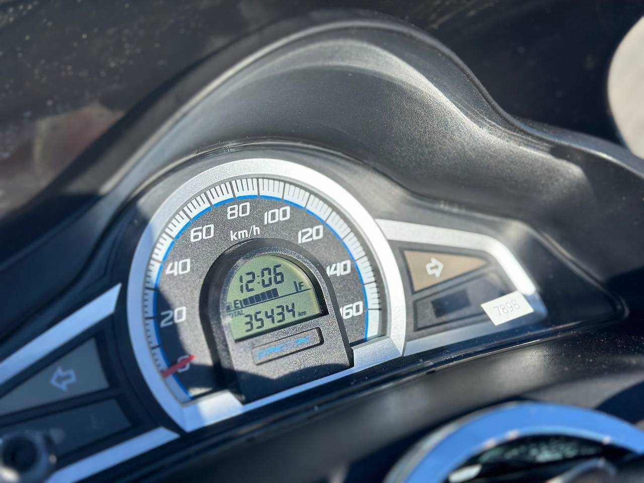 Японський скутер Honda PCX 150 KF18, мотосалон Артмото Полтава