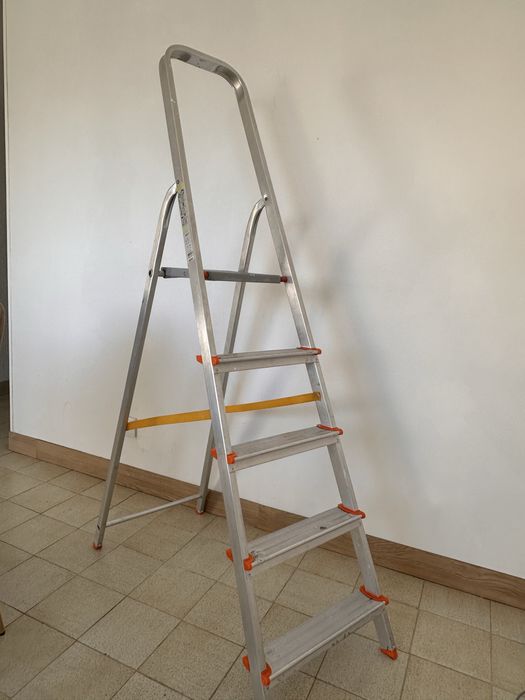Escadote de aluminio  5 degraus
