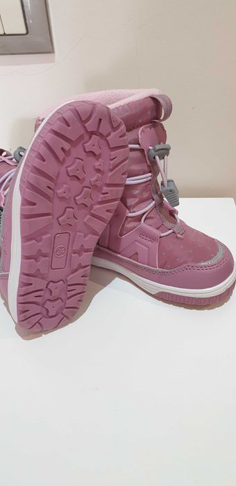 Bota rosa de criança