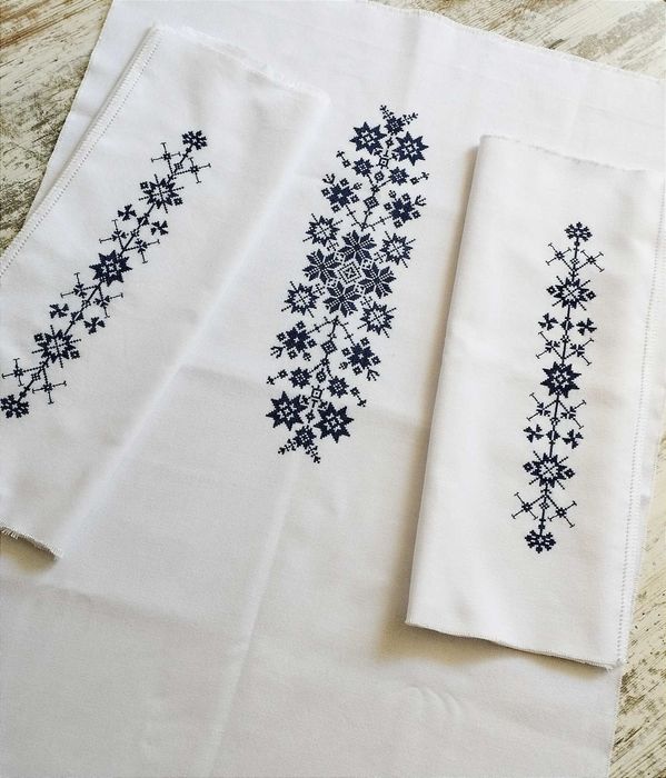 Вишита заготовка для жіночої вишиванки

Заготовка - це не пошитий та н